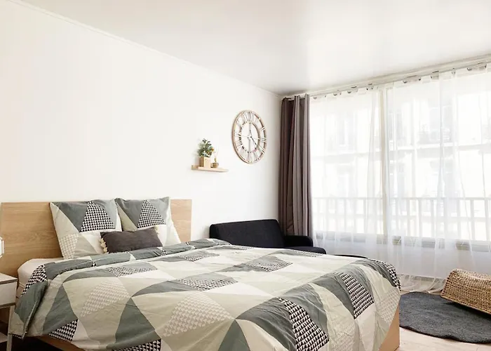 Nearby Arc Triomphe Champe Elysee * 파리