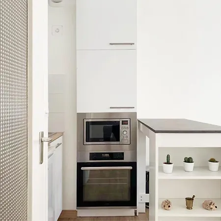 Nearby Arc Triomphe Champe Elysee パリ