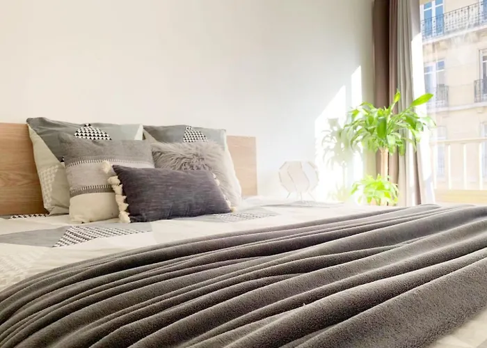 Nearby Arc Triomphe Champe Elysee *